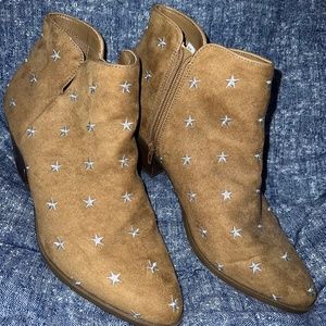 Women’s American Eagle Outfitters star boots